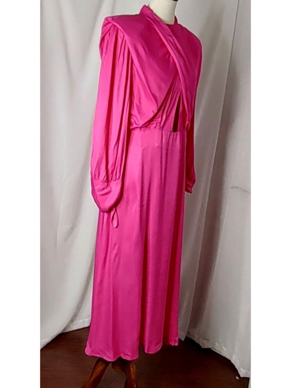 Anthropologie Farm Rio Pink Cut Out Shoulder Pad Satin Maxi Dress L NEW - Picture 8 of 15